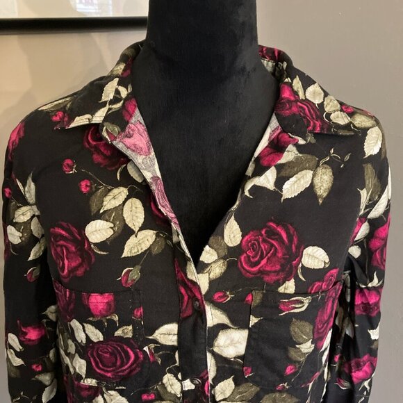 Rock and Republic small dark‎ rose print button down with hi-lo hemline - Picture 2 of 4